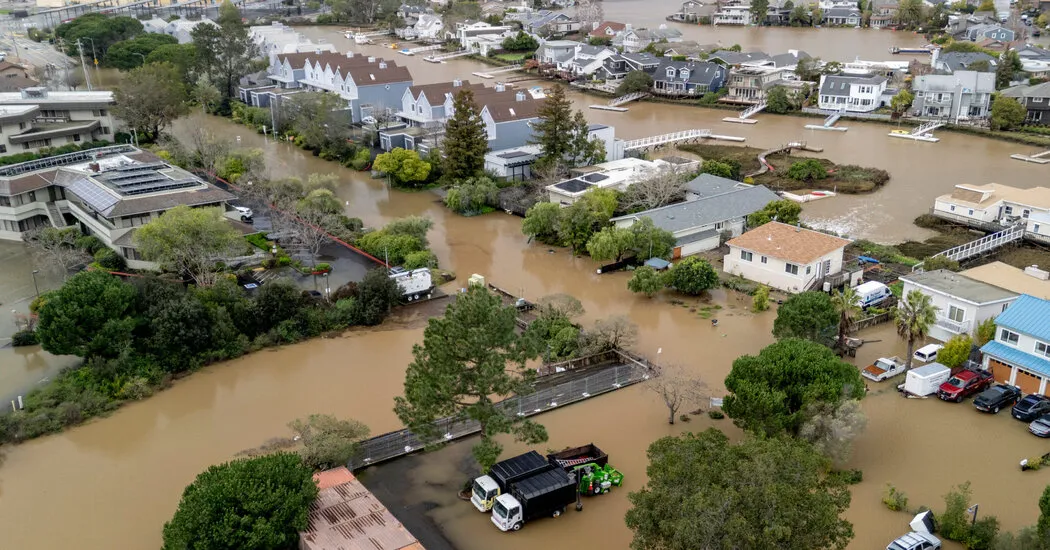 طوفان های زمستانی در حال حاضر خشکسالی را در کالیفرنیا کاهش می دهند