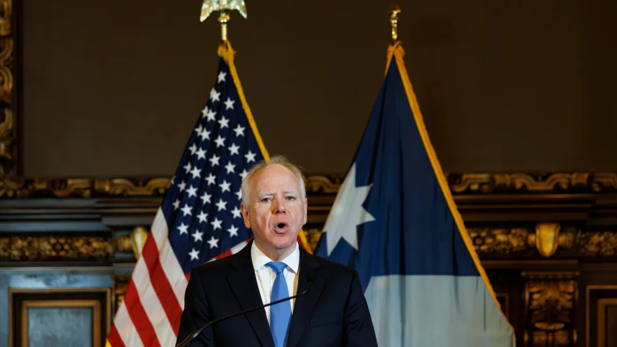 والز، انتخاب معاون دموکرات در سال 2024، از نامزدی برای سومین دوره فرمانداری مینه سوتا انصراف داد. کلوبوچار در نظر می گیرد