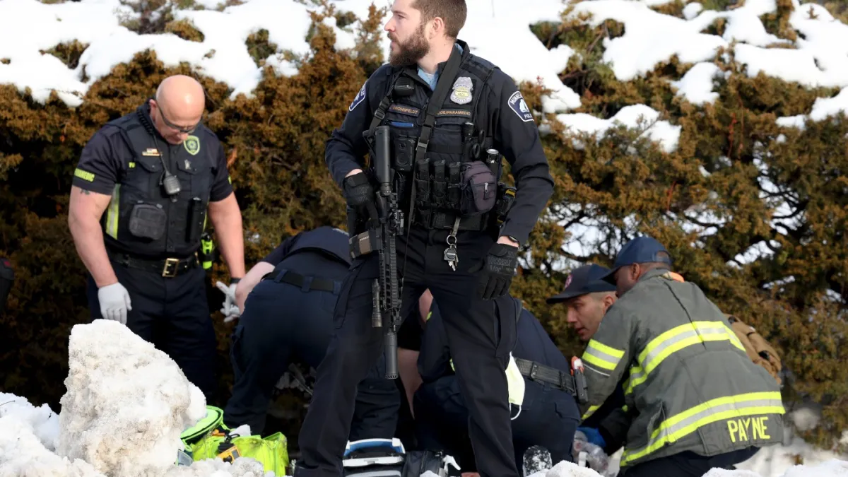 ICE officer kills a Minneapolis driver in a deadly start to Trump’s latest immigration operation