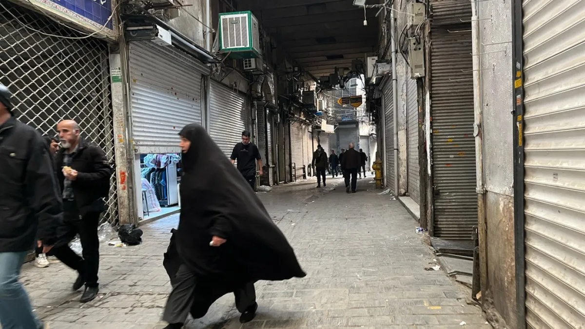 رهبران ایران به معترضان و دشمنان خارجی هشدار می دهند که ناآرامی های مرگبار در حال افزایش است