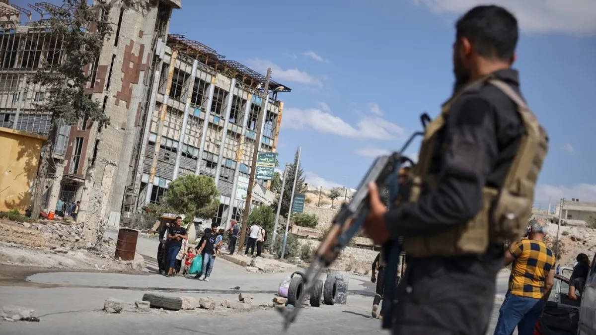 Thousands flee as Syrian army closes Aleppo’s Kurdish areas amid clashes